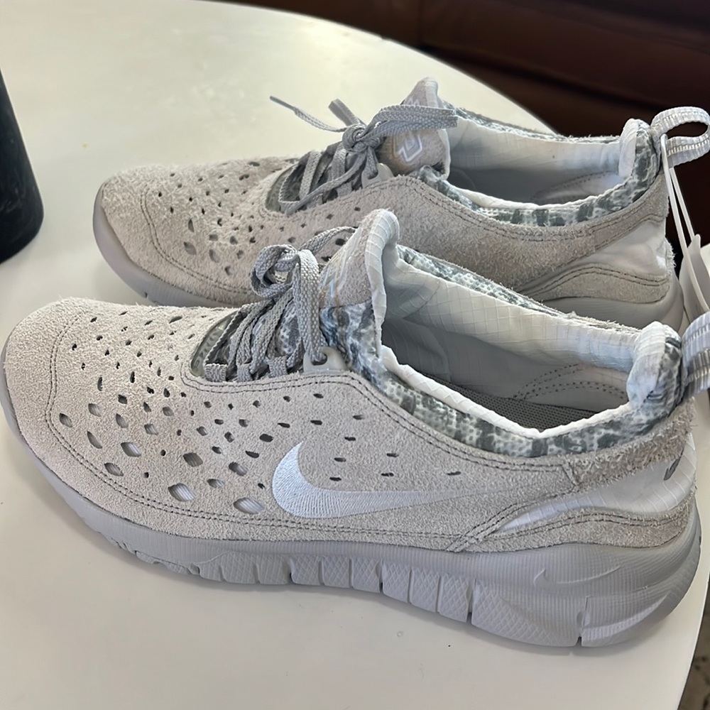 Mens Nike tennis shoes